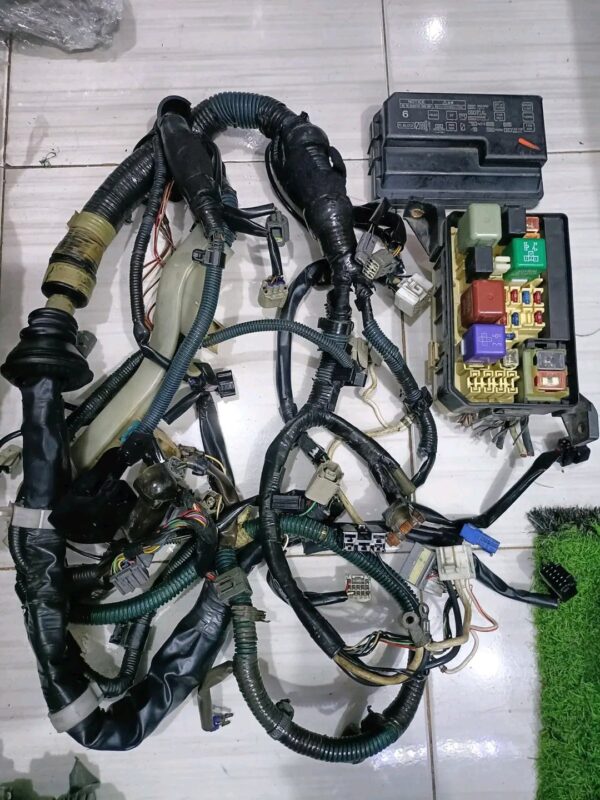 Toyota Corolla fusebox and harness