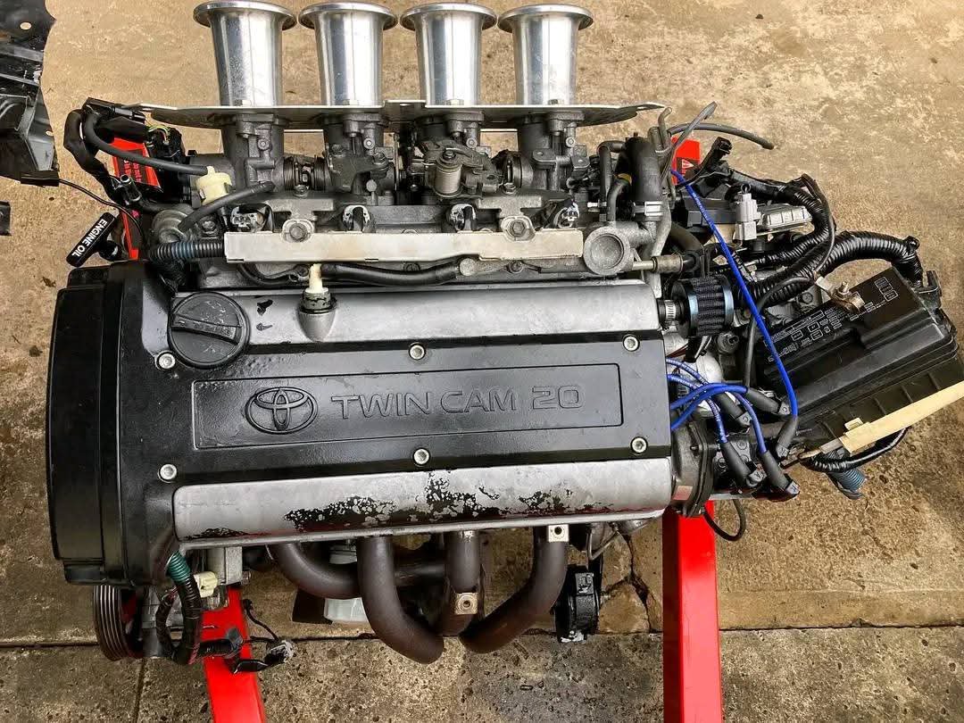 4age blacktop engine with throttles