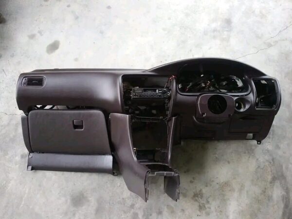 Toyota Corolla ae100 dashboard