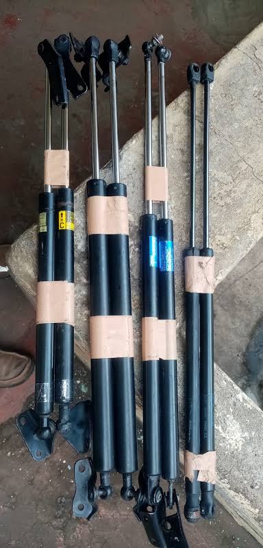 Toyota boot strut